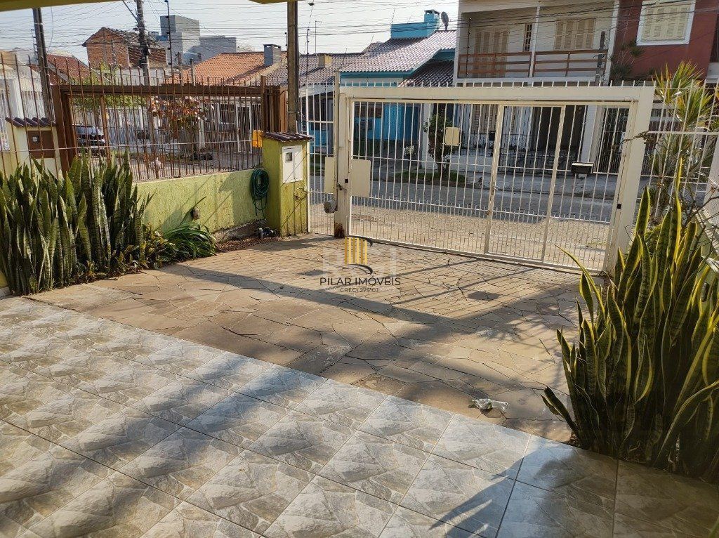 Casa para Venda - 167m², 3 dormitórios, sendo 1 suites, 7 vagas - Hípica