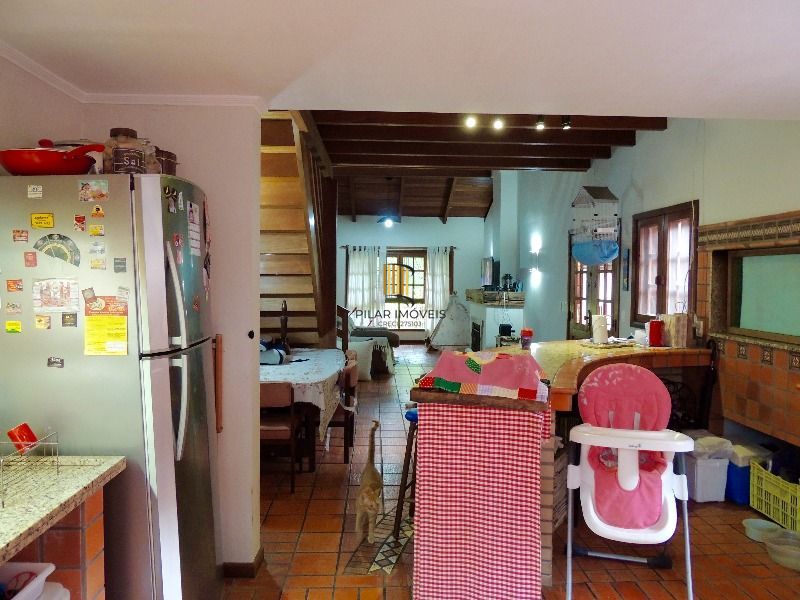 Casa para Venda com 3 dormitórios, sendo 2 suites e 3 vagas no bairro Belém Novo