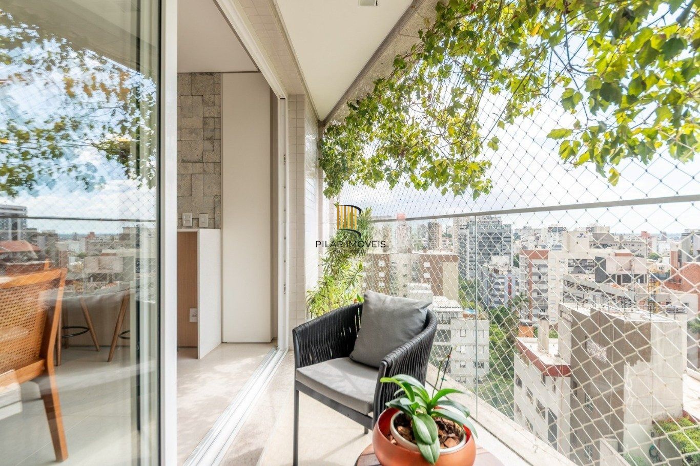 Apartamento Garden com 132m² e 3 dormitórios, 1 suíte, 3 vagas