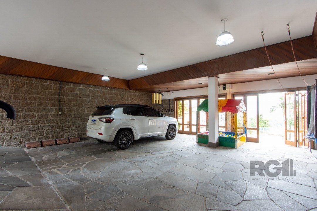 Casa para Venda com 4 dormitórios, sendo 2 suites e 4 vagas no bairro Jardim Isabel