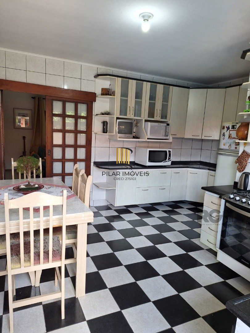 Casa 3 dormitórios no bairro Jardim Algarve
