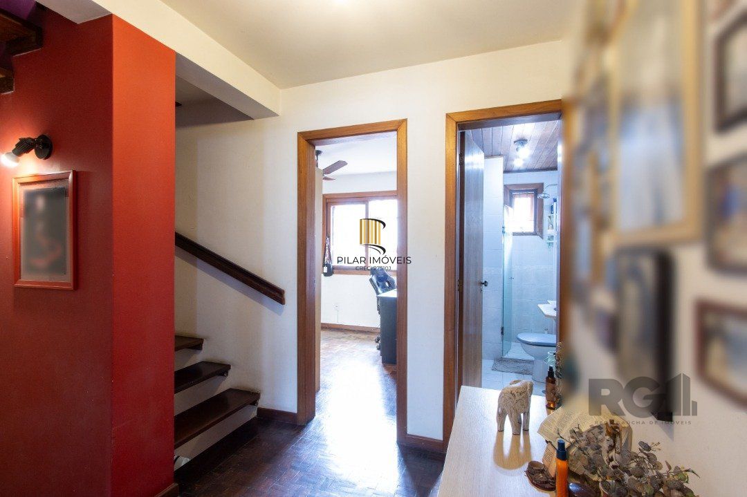Casa de 3 dormitórios à venda na Tristeza - Zona sul de Poa.