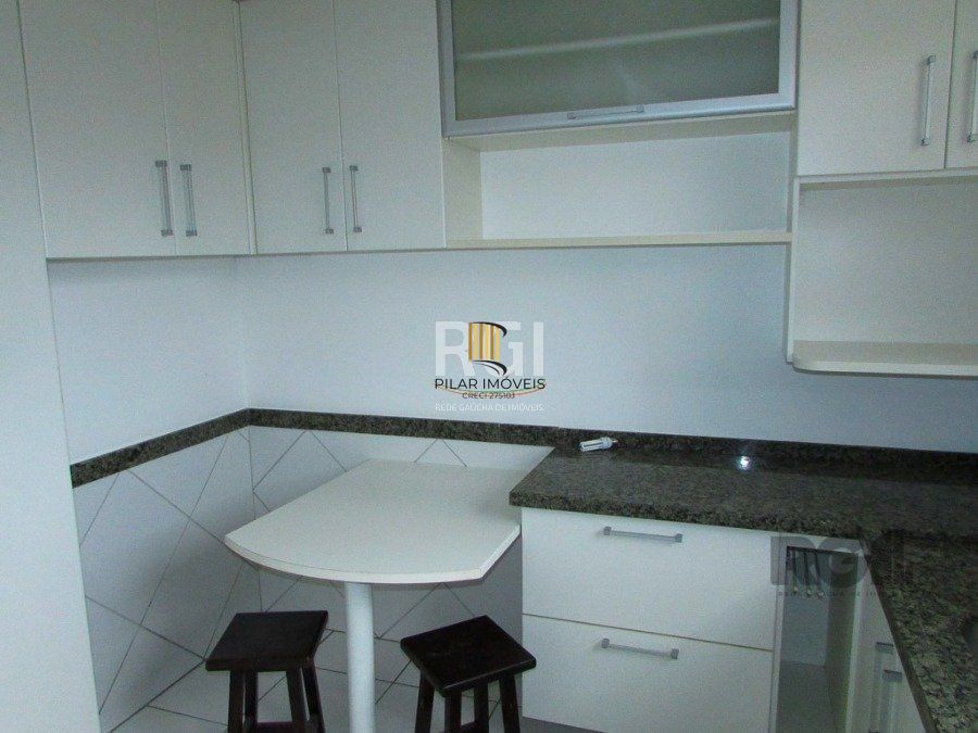 Casa em condomínio para Venda com 3 dormitórios, sendo 1 suites e 2 vagas no bairro Cristal