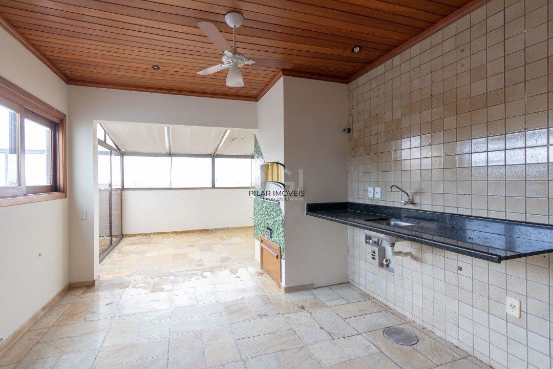 Cobertura para Venda - 302m², 4 dormitórios, sendo 1 suites, 3 vagas - Menino Deus