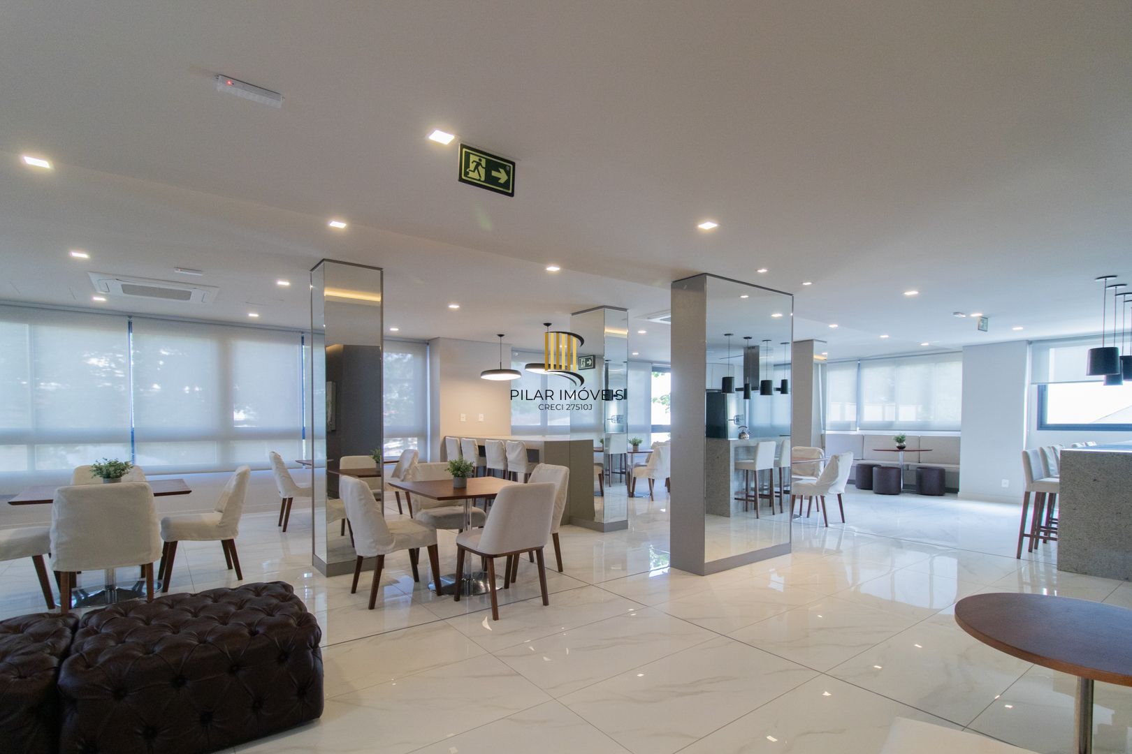 APARTAMENTO SEMIMOBILIADO 2 DORMITÓRIOS SENDO 1 SUÍTE E 1 VAGA ESCRITURADA