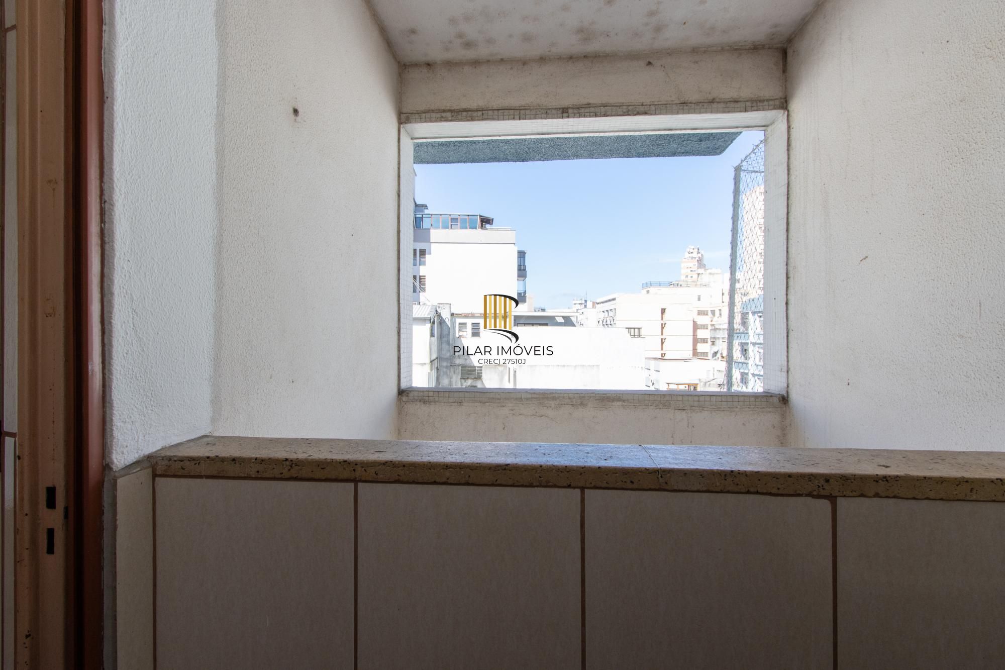Apartamento 1 quarto, com sacada, andar alto com vista livre - Centro Histórico