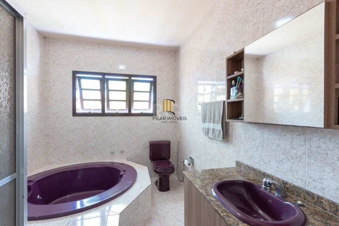 Sobrado para Venda - 356.93m², 4 dormitórios, sendo 2 suites, 4 vagas - Tristeza