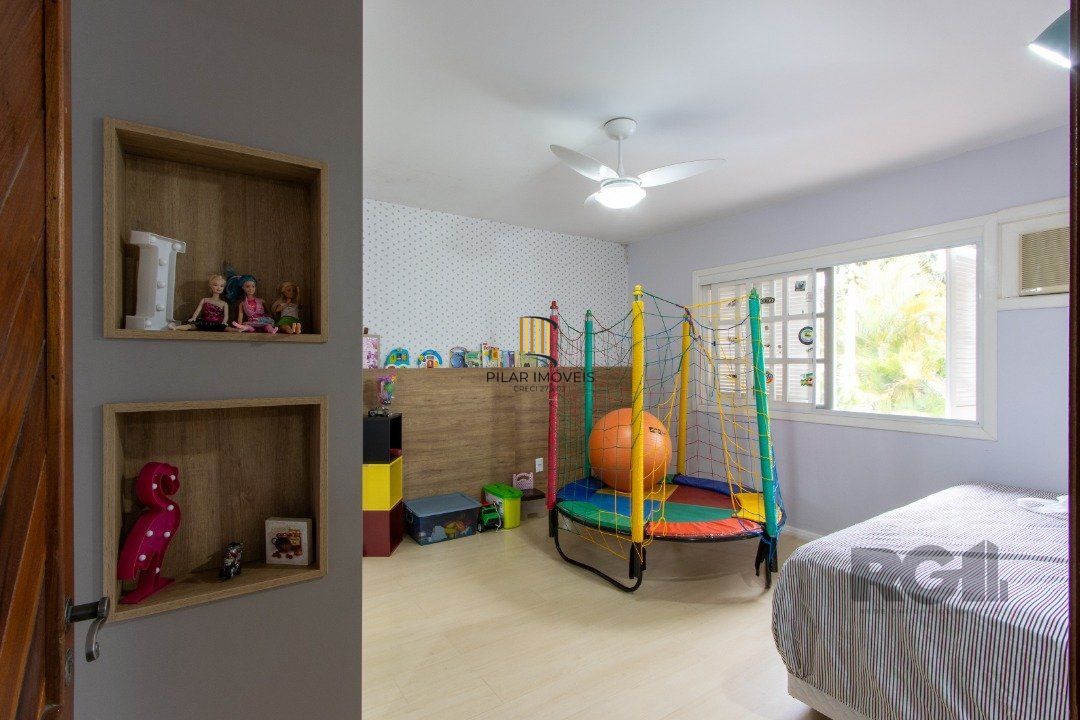 Casa 4 dormitórios no bairro Ipanema