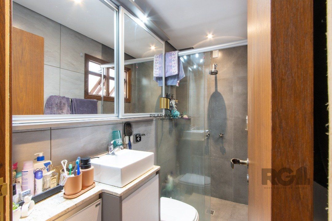 Casa 3 dormitórios no bairro Medianeira