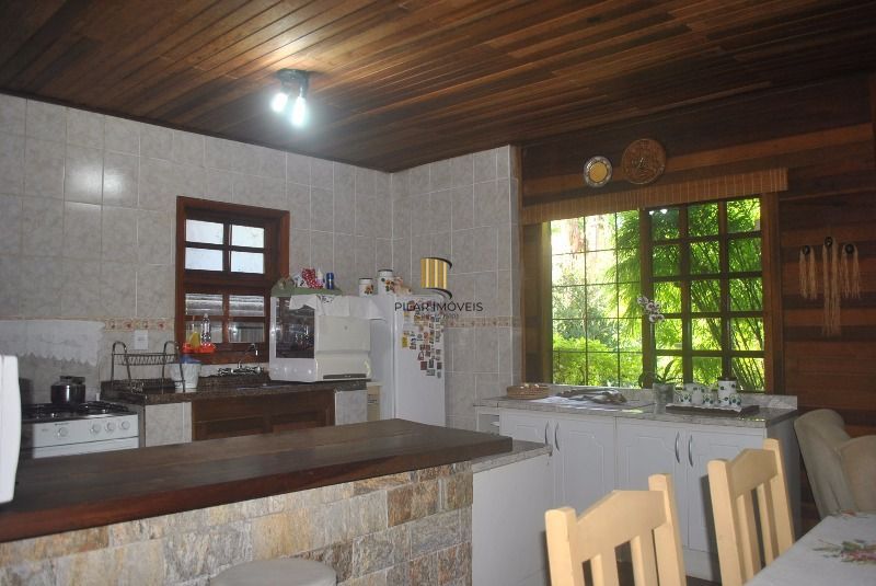 Casa para Venda - 250m², 3 dormitórios, 4 vagas - Serraria