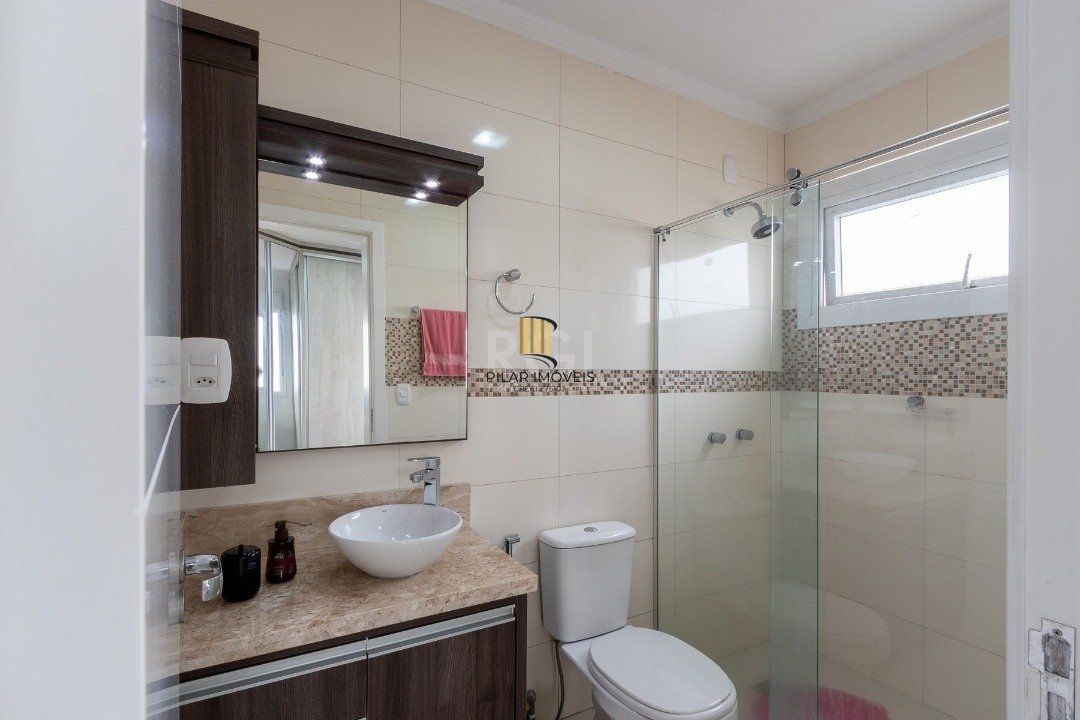Casa para Venda - 377m², 4 dormitórios, sendo 3 suites, 3 vagas - Guarujá