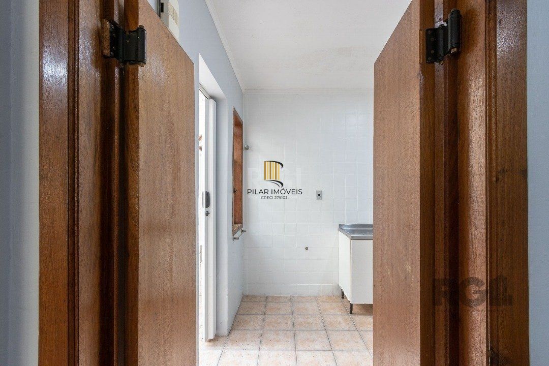 Casa em condomínio com 3 dormitórios, 3 banheiros no bairro Cristal