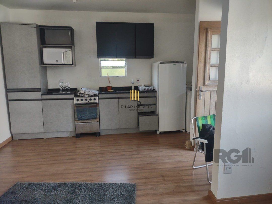 Casa com 250m²,  2 quartos, 1 suite, edícula, no bairro Nonoai