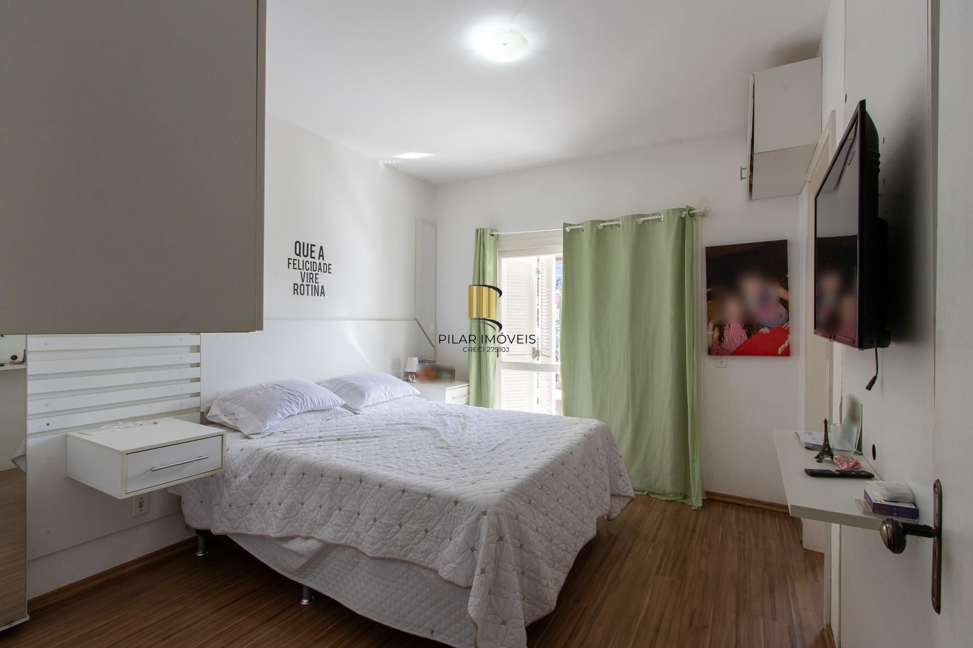 Casa de Condomínio 3 dormitórios no bairro Hípica