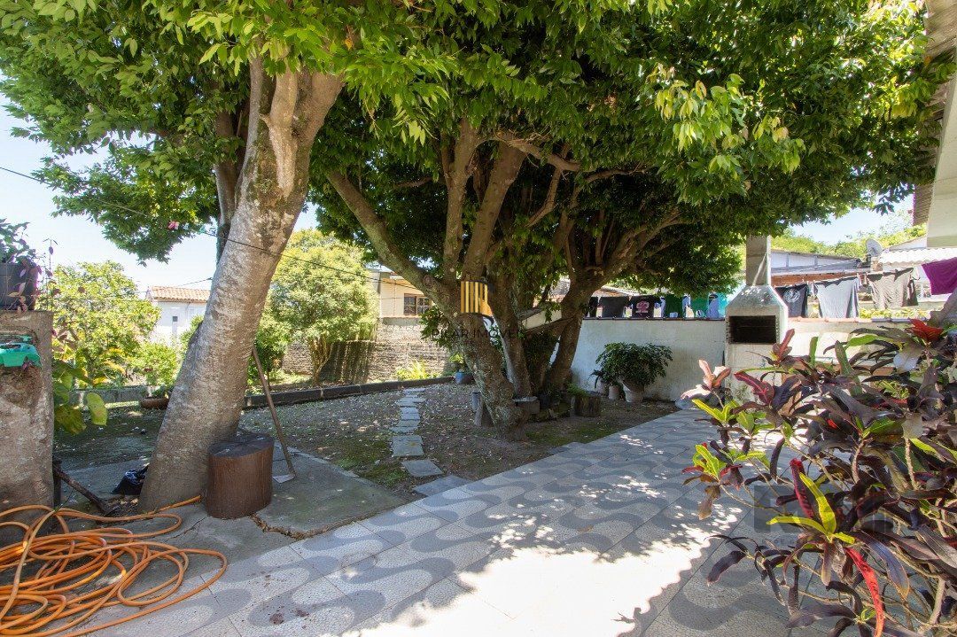 Casa 4 dormitórios no bairro Hípica