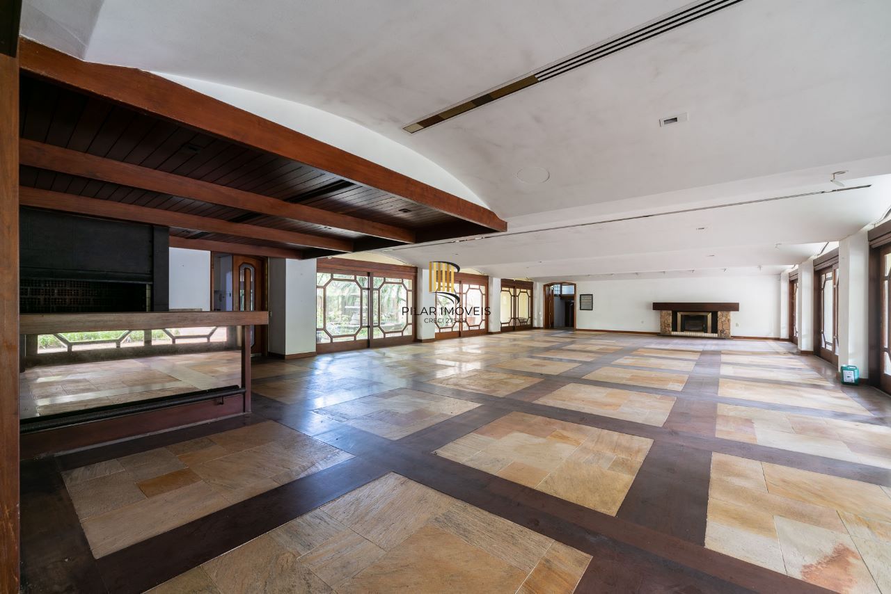 Casa à venda com1981m², 13 dormitórios, 4 suítes, 30 vagas, terreno de 1,2 hectares, no bairro Pedra Redonda em Porto Alegre