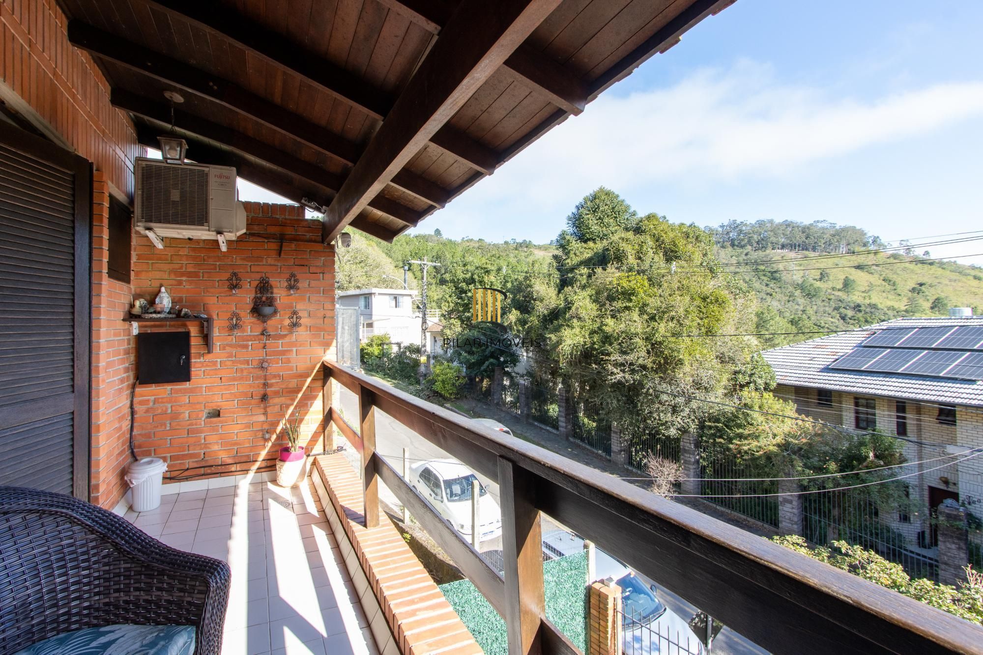 Casa 5 dormitórios no bairro Teresópolis