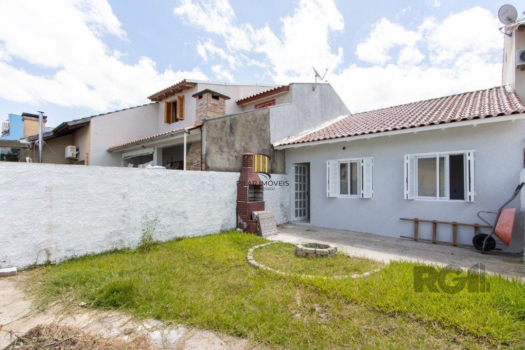 Casa  no Bairro Hípica, 100% reformada, 2 dormitórios, 1 vaga de garagem.