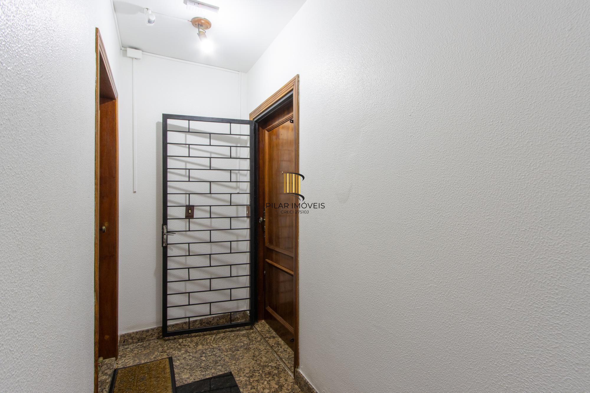 Apartamento com 2 dormitórios com 74m² e 1 vaga e no Menino Deus