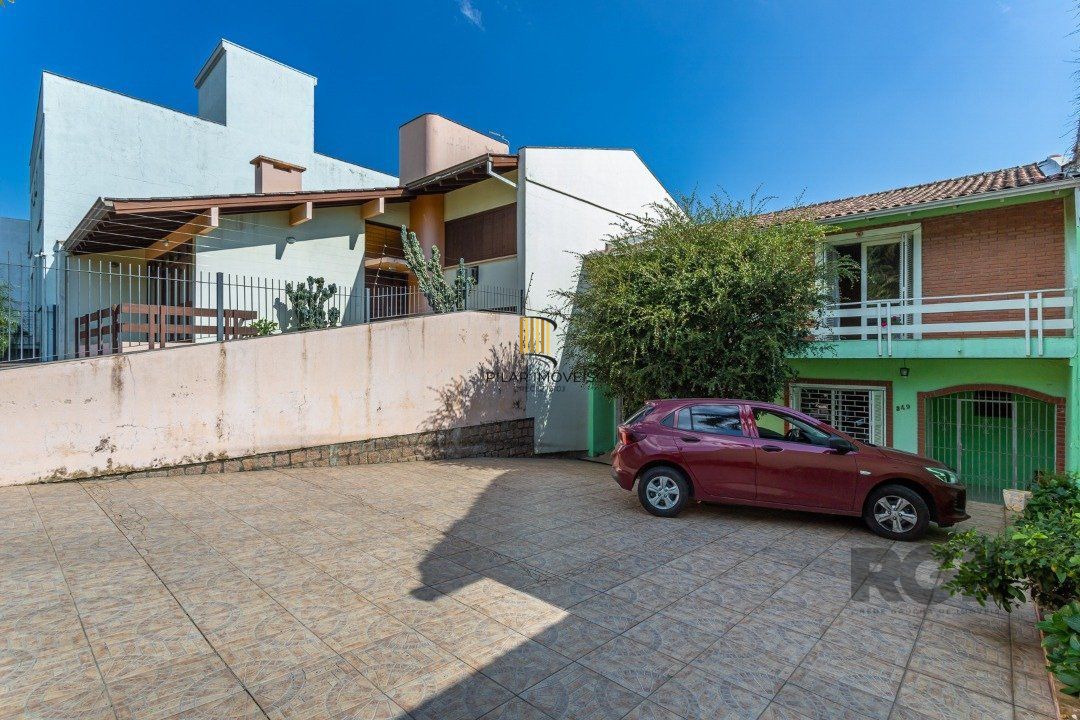 Casa com 3 Quartos à Venda, 293 m² por R$ 650.000