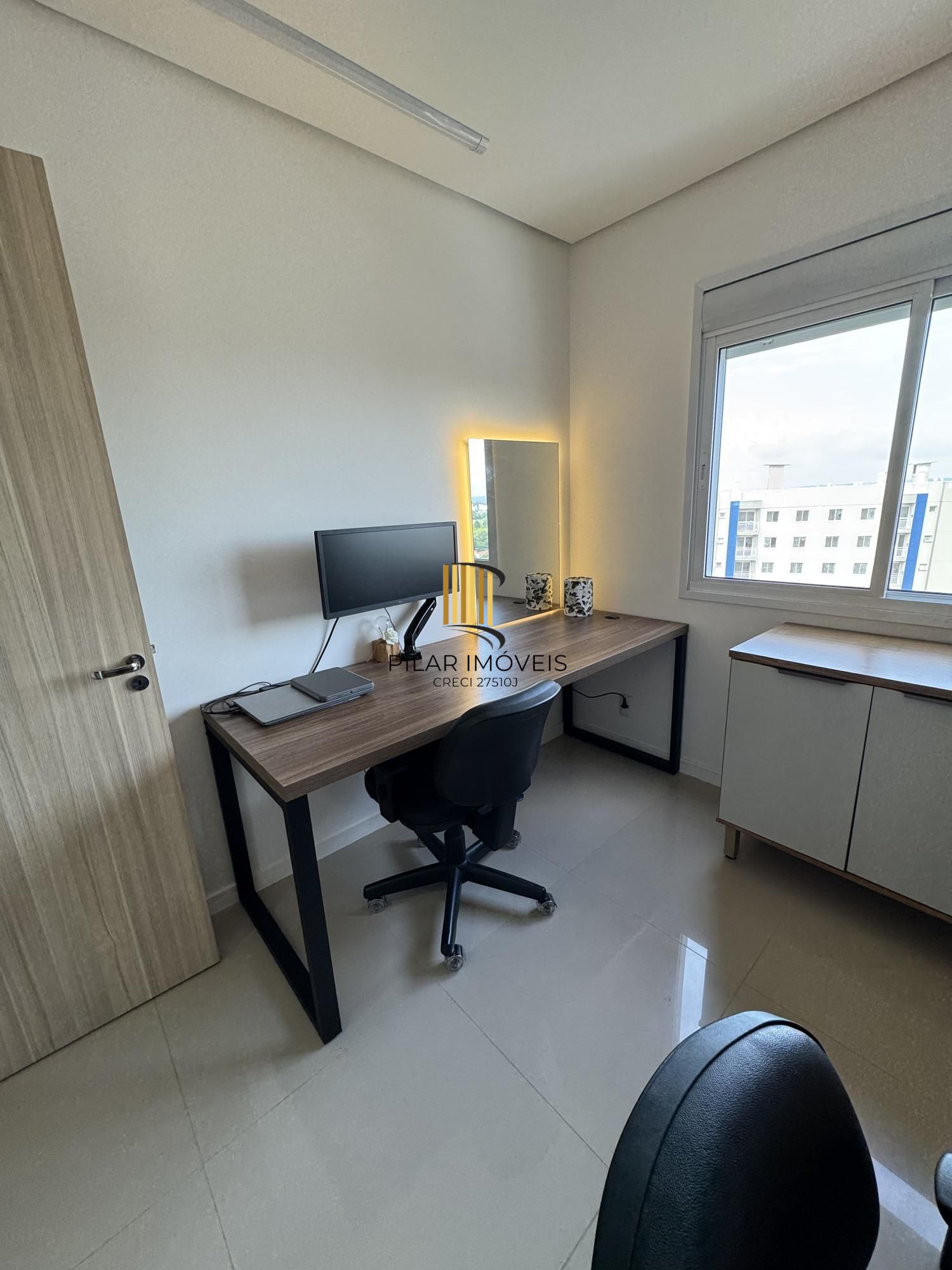 Apartamento de 2 dormitórios, 1 suíte e 1 vaga, em Canoas.