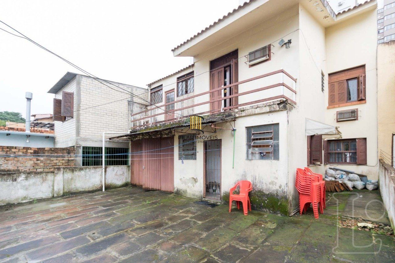 Casa para Venda - 150m², 4 dormitórios, sendo 1 suites, 5 vagas - Teresópolis