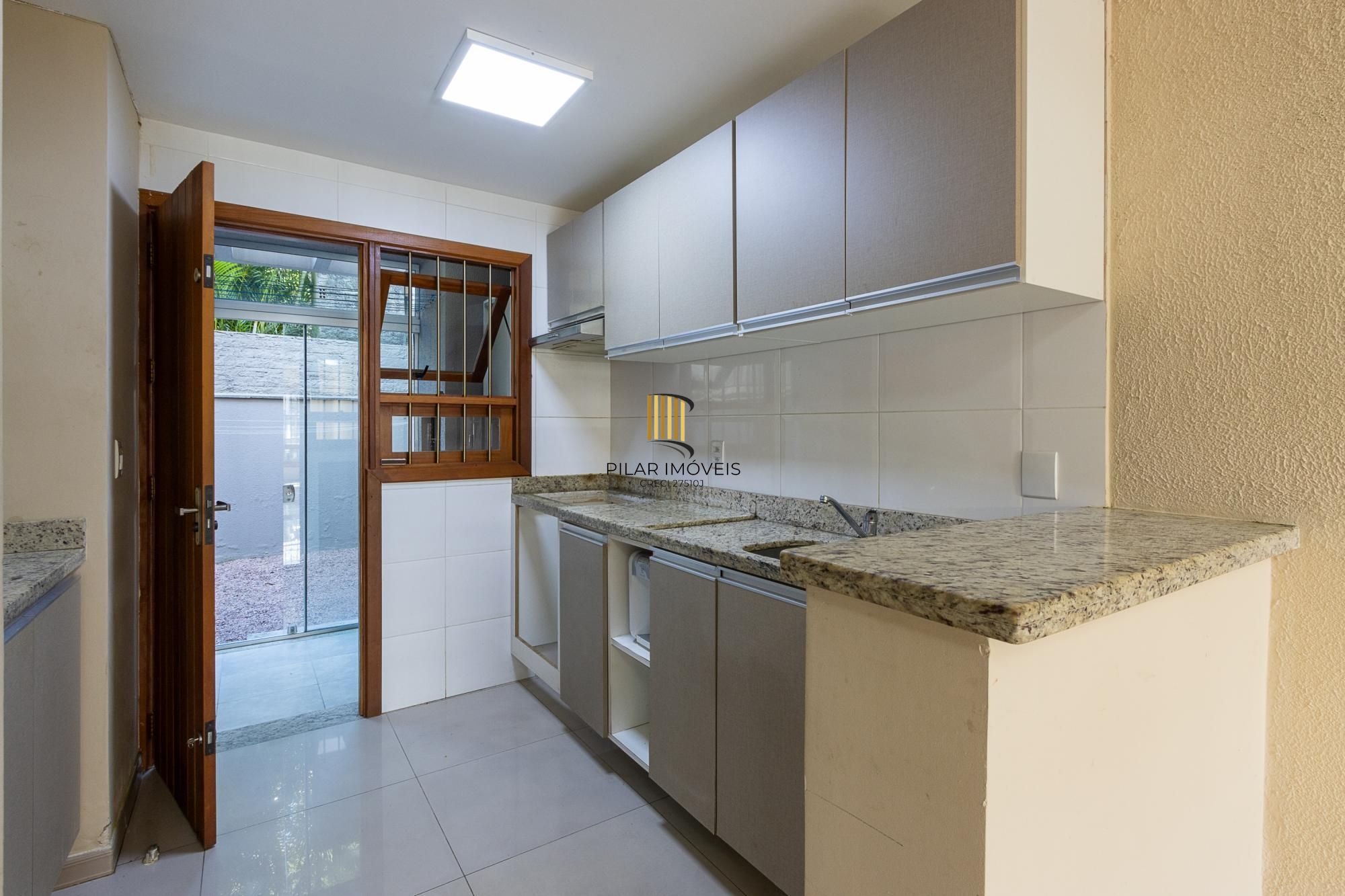 Casa para Venda - 135.78m², 3 dormitórios, sendo 3 suites, 1 vaga - Guarujá