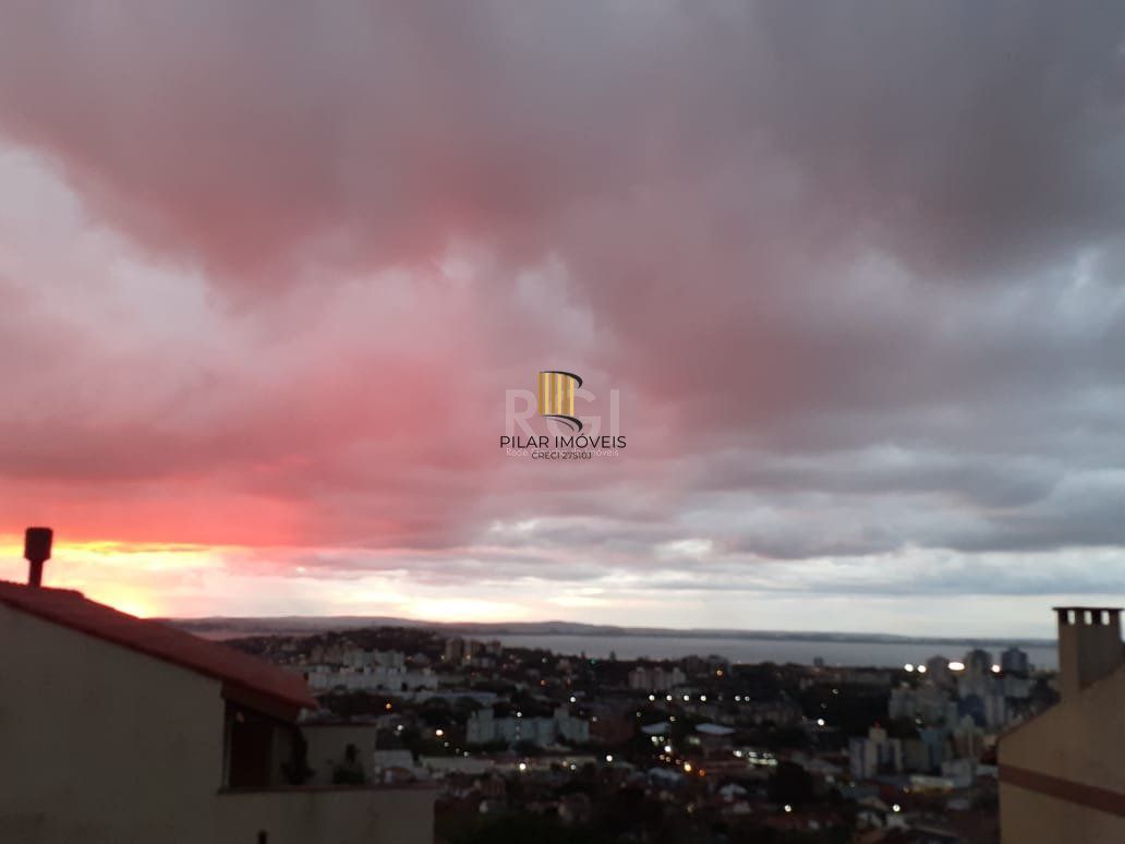Casa Condominio para Venda - 251m², 4 dormitórios, sendo 2 suites, 2 vagas - Nonoai