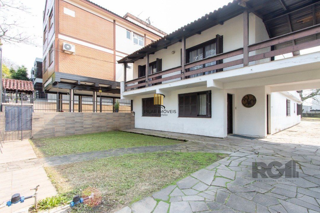 Casa 7 dormitórios no bairro Camaquã