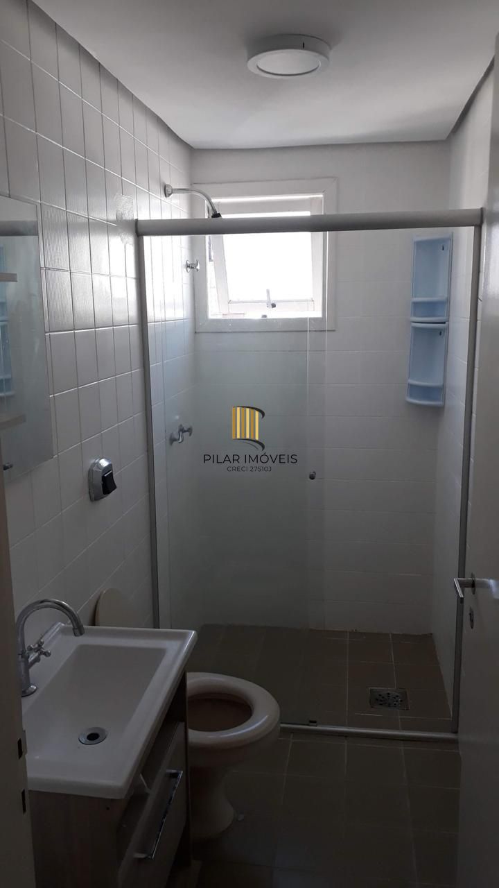 Cobertura com 137m², no Bairro Cristal, de 2 dormitórios, sento uma suíte, ampla sacada, churrasqueira, vista panorâmica, vaga coberta.