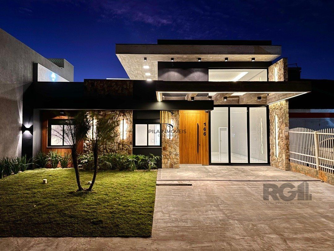 Casa 3 dormitórios no bairro Zona Nova