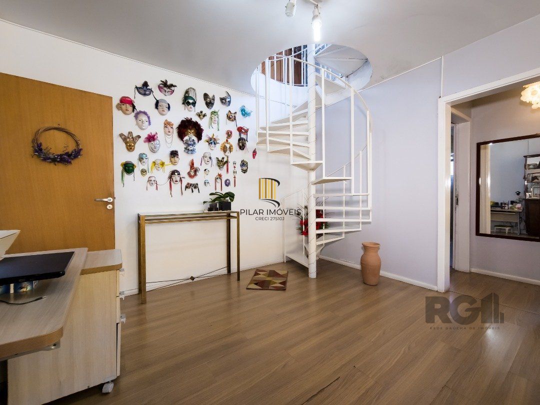 Cobertura, 2 quartos, 1 suite, dependência de empregada, 1 vaga de garagem, bairro Partenon