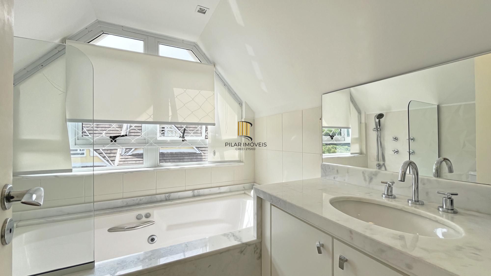 Casa em Condomínio com 3 quartos e 216m² à venda em Teresópolis, Porto Alegre.