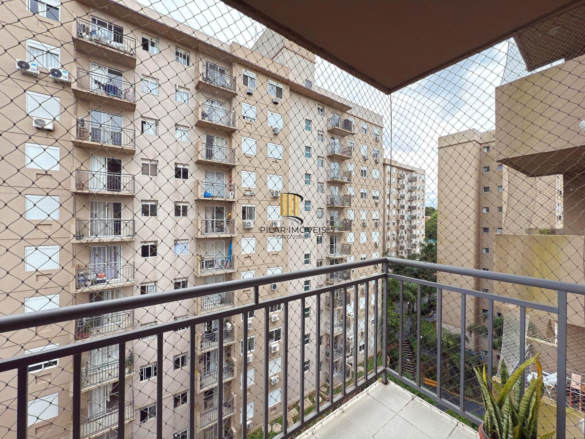 Apartamento de 3 dormitórios, 1 suíte e 2 vagas de garagem cobertas.