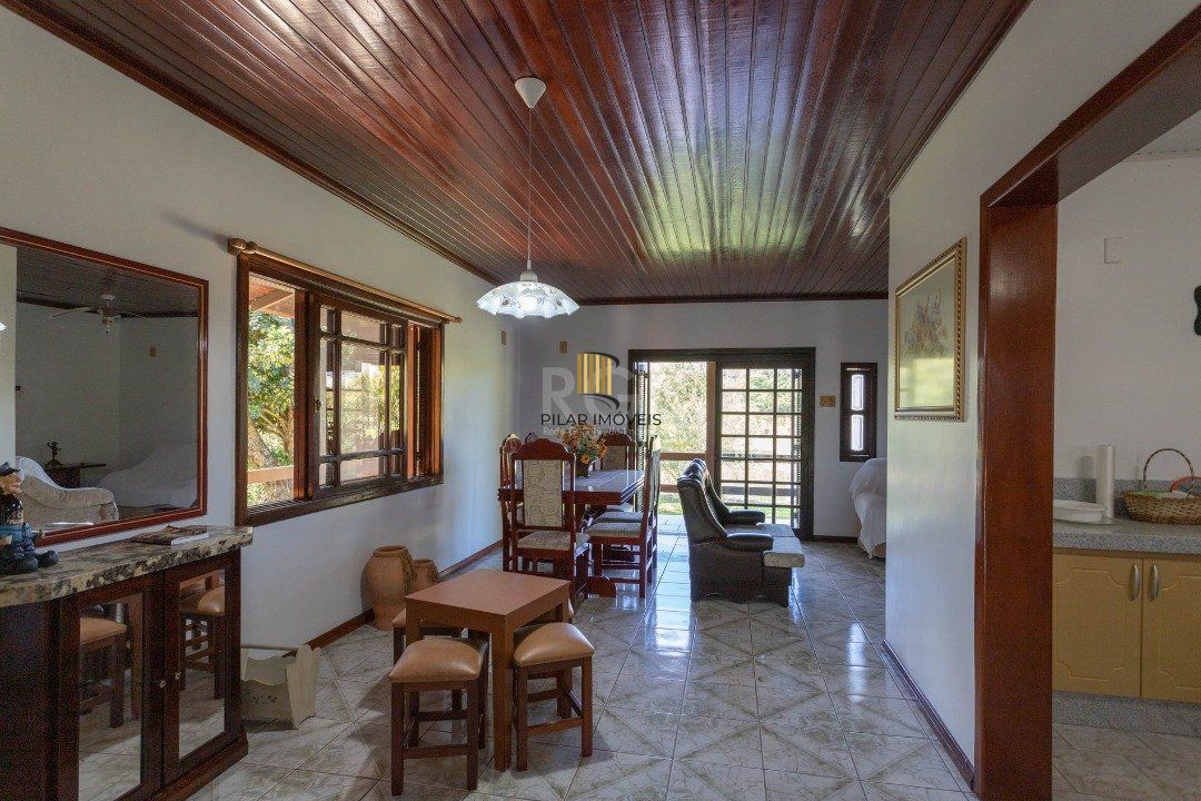 Sítio para Venda - 393m², 3 dormitórios, 6 vagas - Belém Novo