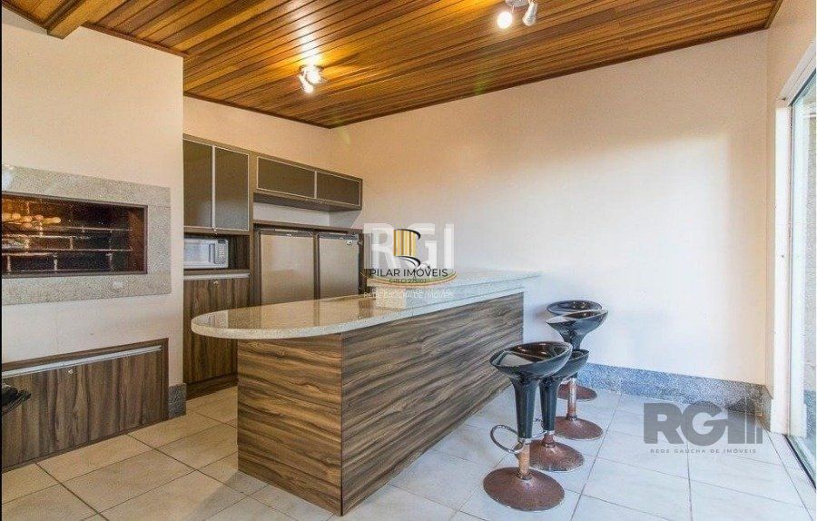 Casa em condomínio para Venda com 3 dormitórios, sendo 1 suites e 2 vagas no bairro Cristal