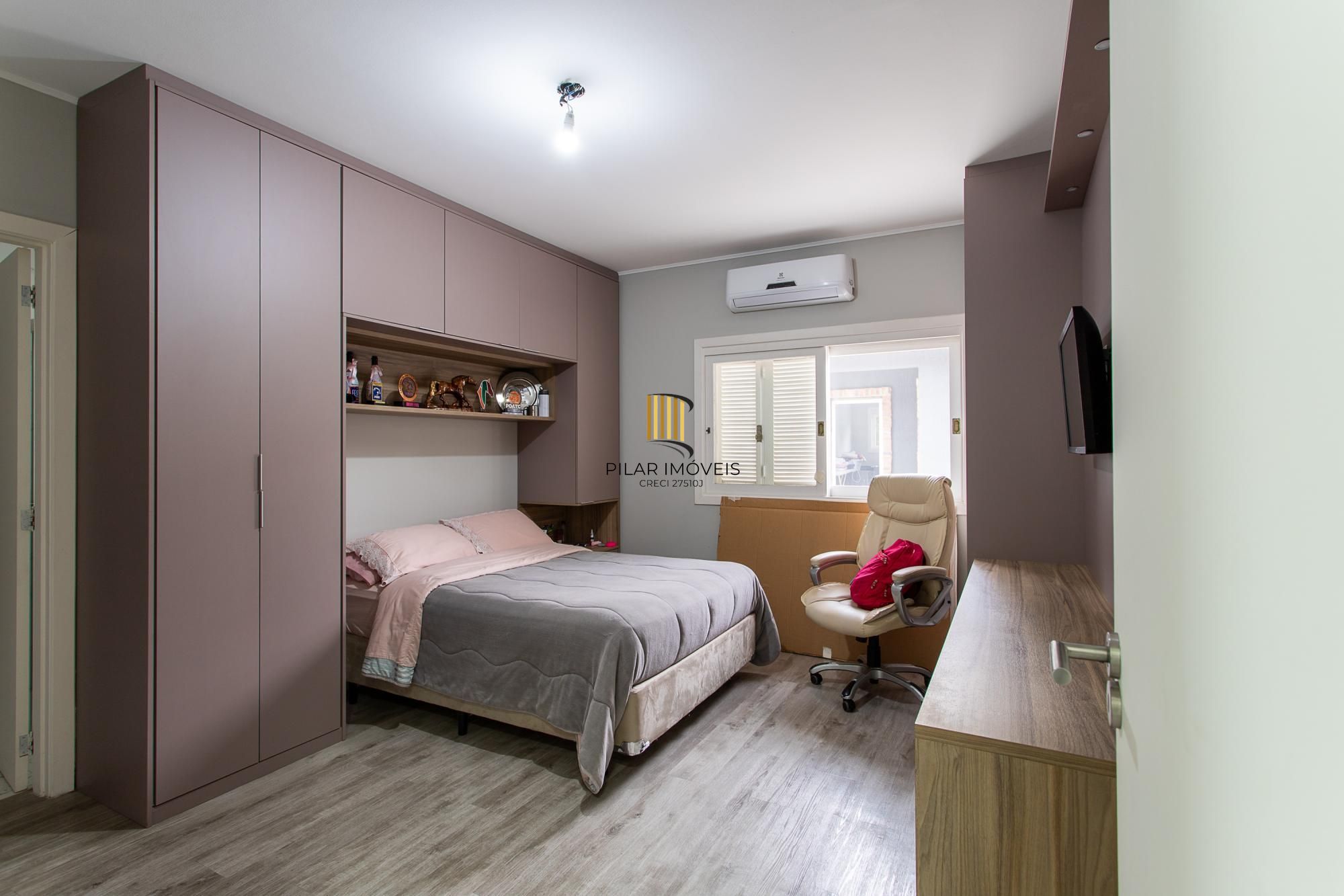 Casa térrea no Condominio Terra Ville, com patio e piscina.