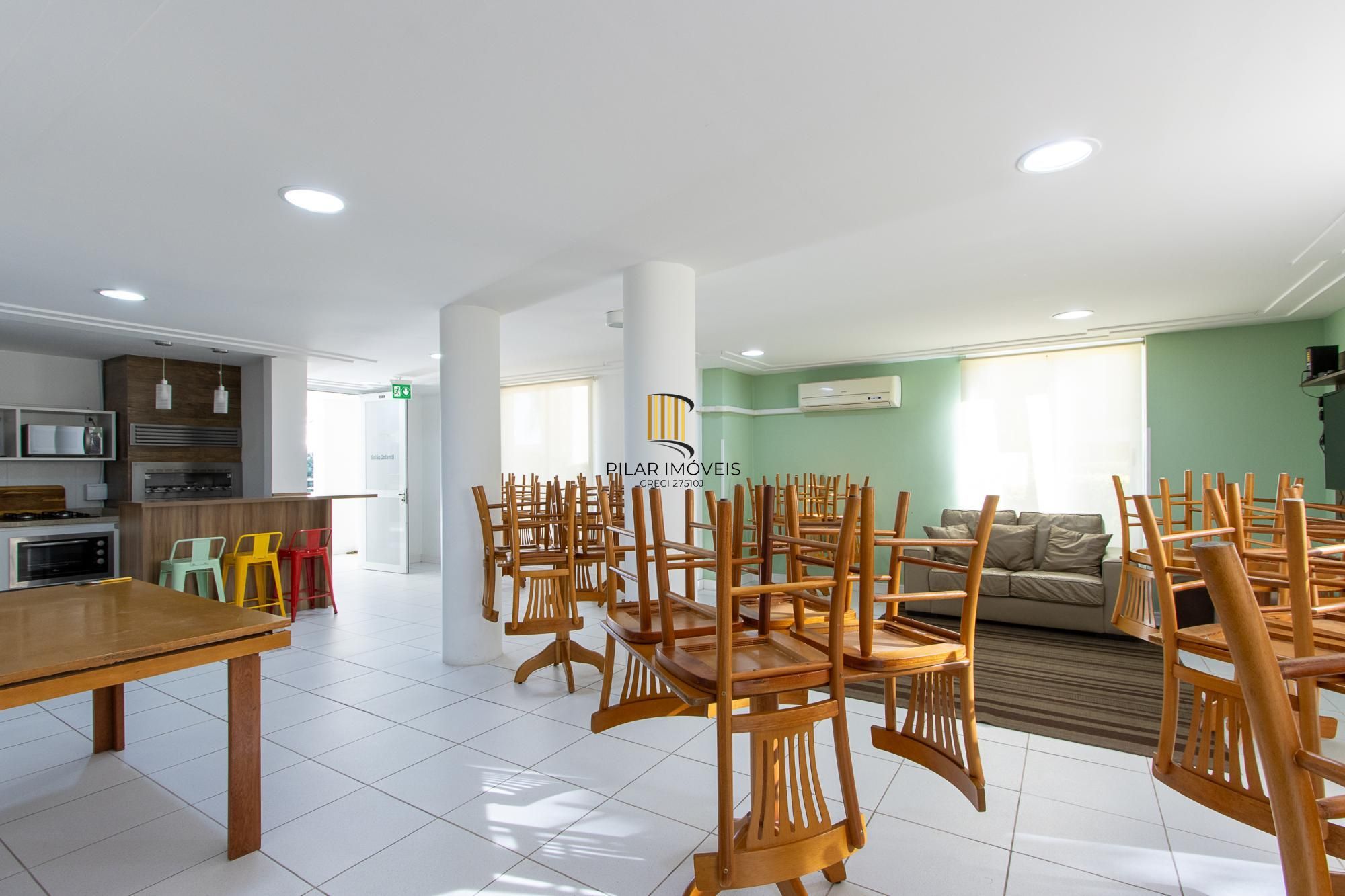 Apartamento, 2 dormitórios e 1 vaga, bairro Jardim Carvalho.