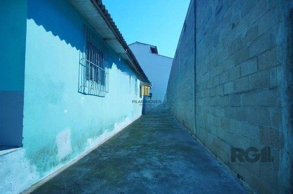 Casa espaçosa à venda no bairro Costa e Silva 4 dormitórios sendo 1 suíte.