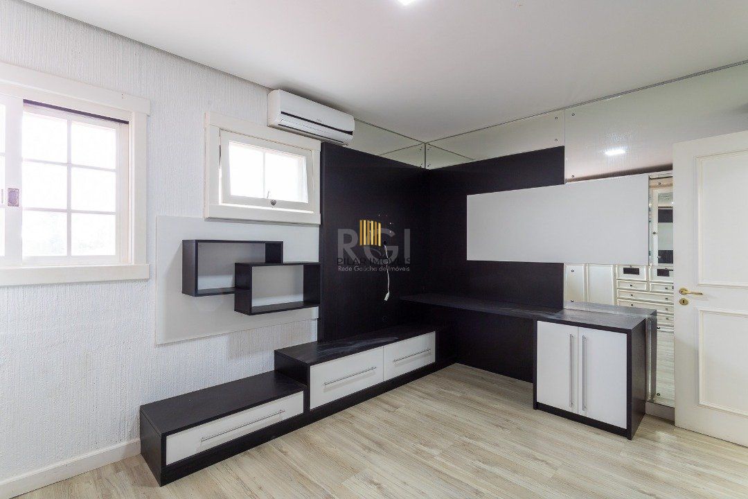 Casa Condominio para Venda - 348m², 3 dormitórios, sendo 1 suites, 2 vagas - Terra Ville