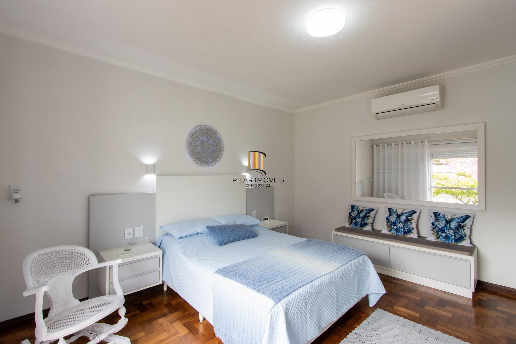 Casa TODA Reformada à Venda  – Mobiliada