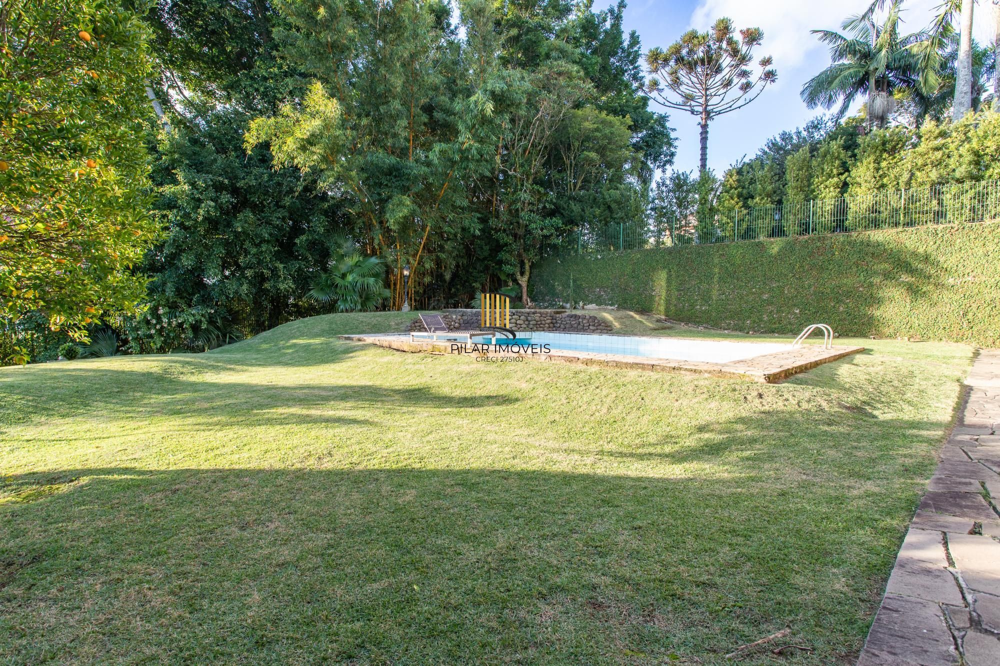 Casa em Condomínio à venda com 5 dormitórios, 565m² e 4 vagas no Condominio Jardim do Sol, Zona Sul de Porto Alegre