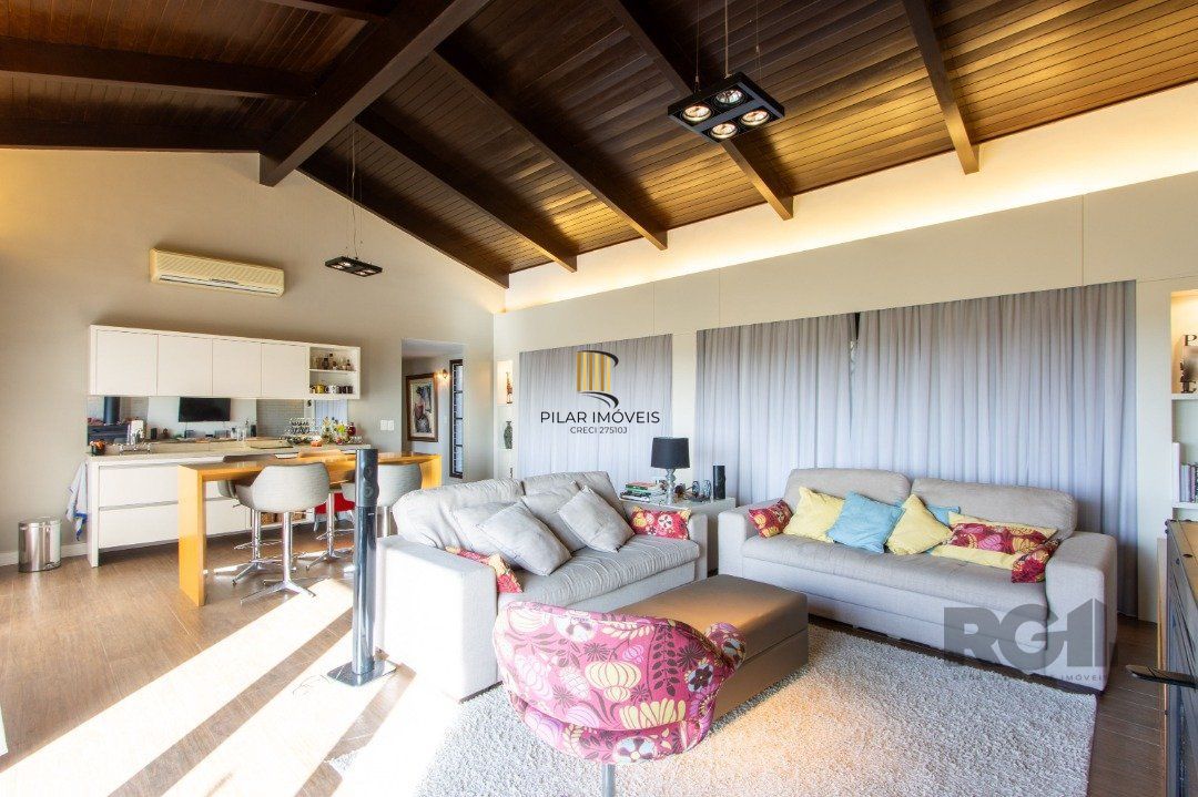 Casa 5 dormitórios no bairro Teresópolis