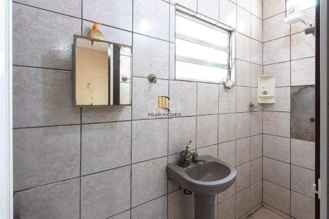 Casa para Venda - 149.99m², 6 dormitórios, sendo 2 suites, Nonoai