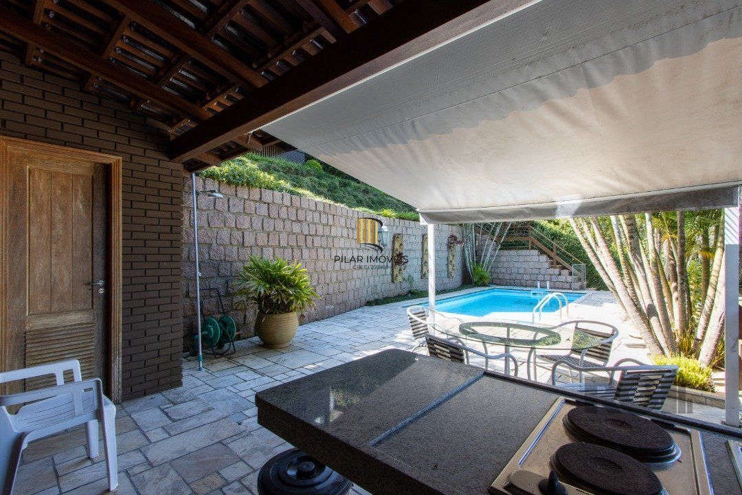 Casa deslumbrante vista do Guaiba, 3 dormitórios, sendo 1 suite master com closet e banheira de hidro com vista para o rio