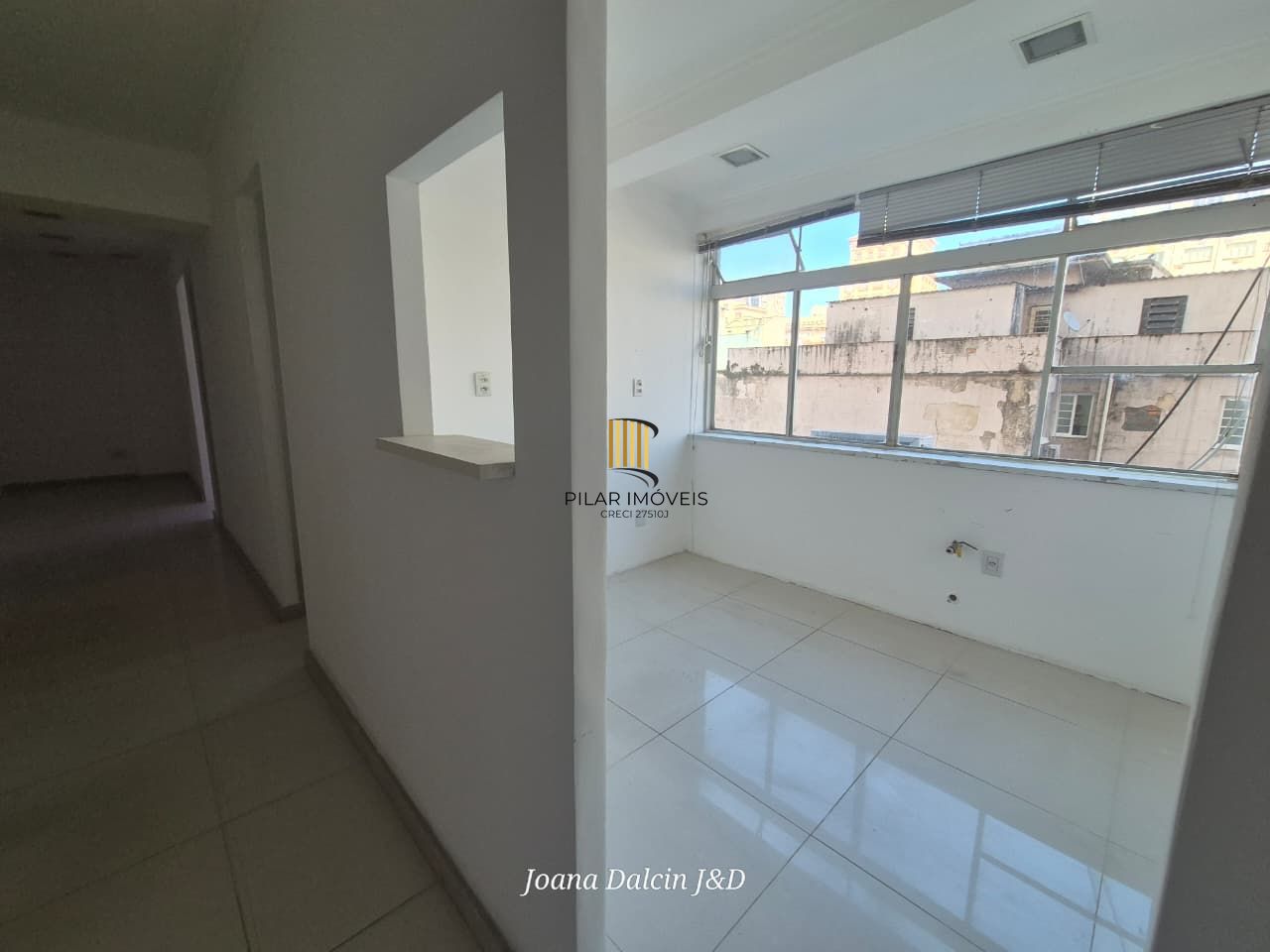 Excelente sala comercial na Galeria Malcon na Andradas