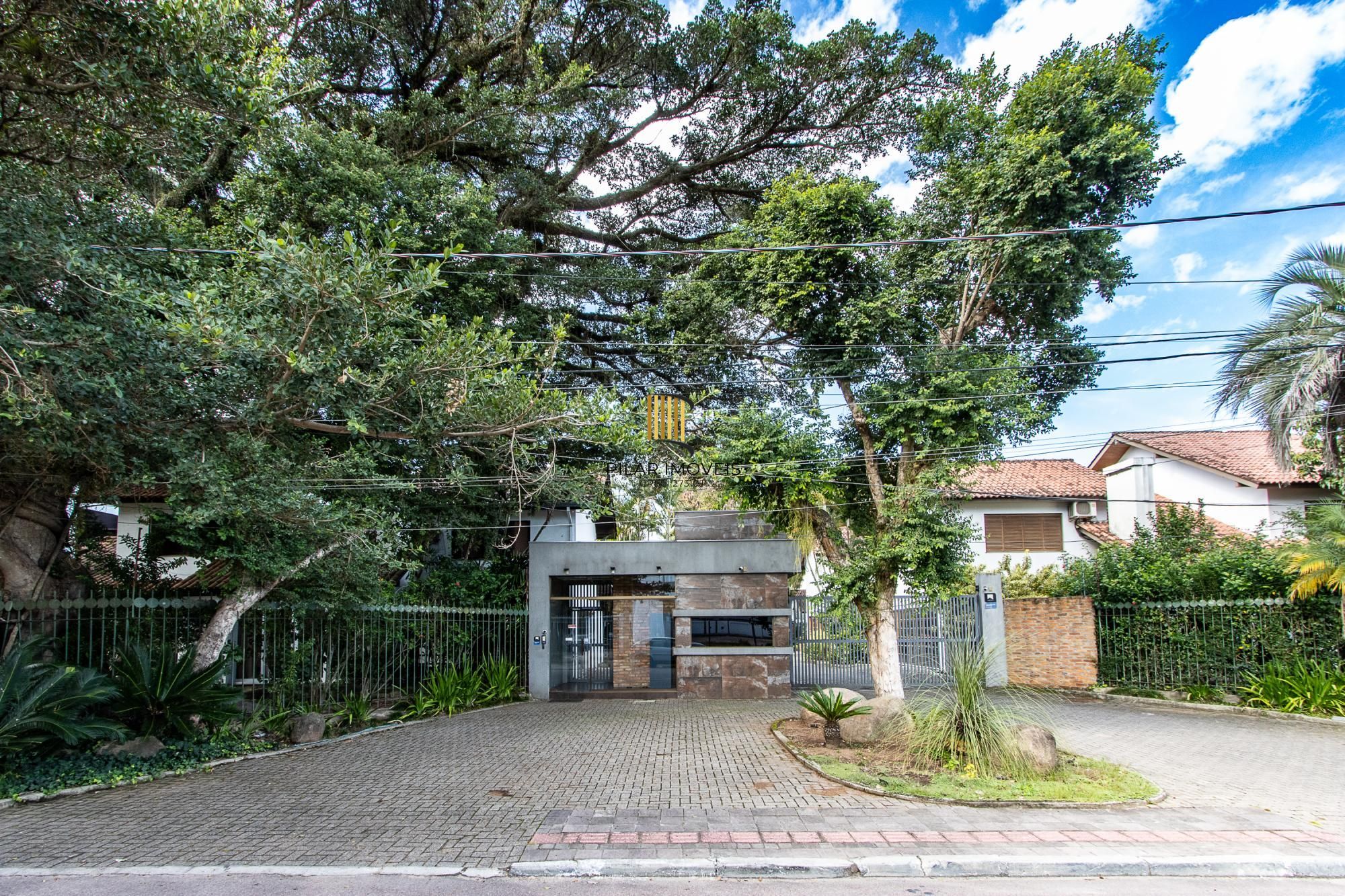Casa de Condomínio 4 dormitórios no bairro Pedra Redonda