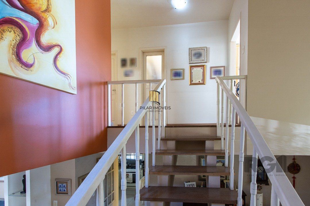 Casa tipo sobrado, com 3 dormitórios em Canoas