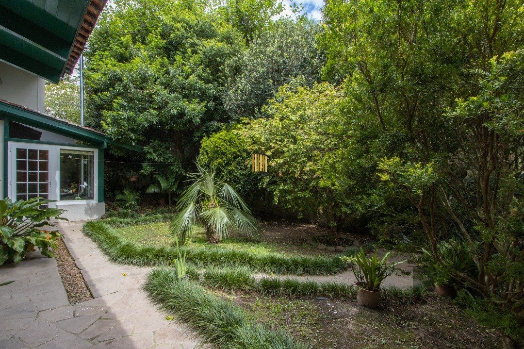 Sobrado com vista para Rio, 3 quartos, 2 suites, pátio, piscina, vaga para 4 carros - Bairro Vila Assunção