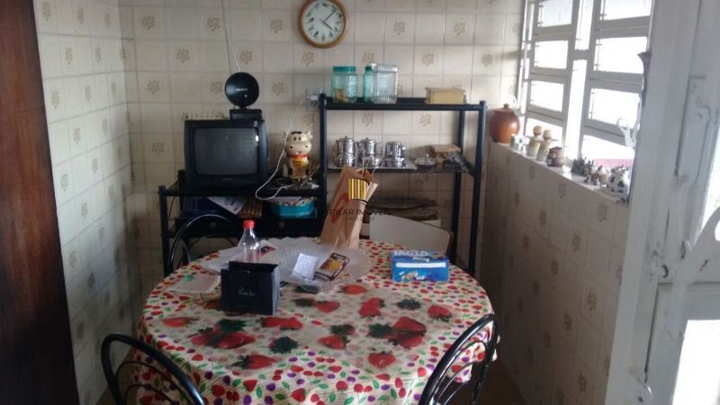 Casa para Venda - 320m², 3 dormitórios, sendo 1 suites, 4 vagas - Cristal